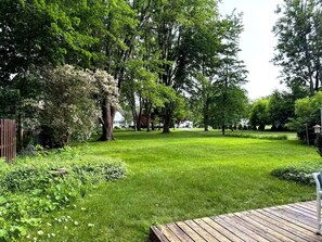 Property grounds - Spacious 4-bed 2-bath ranch in Rochester, Game room near RIT and Genesee river. (Rochester)