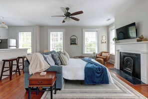 TV - Liberty Heights, Near Chippewa, Steeple Views! (Savannah)