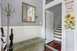 Interior - Victorian Upstairs Retreat | Near Forsyth Park (Savannah)