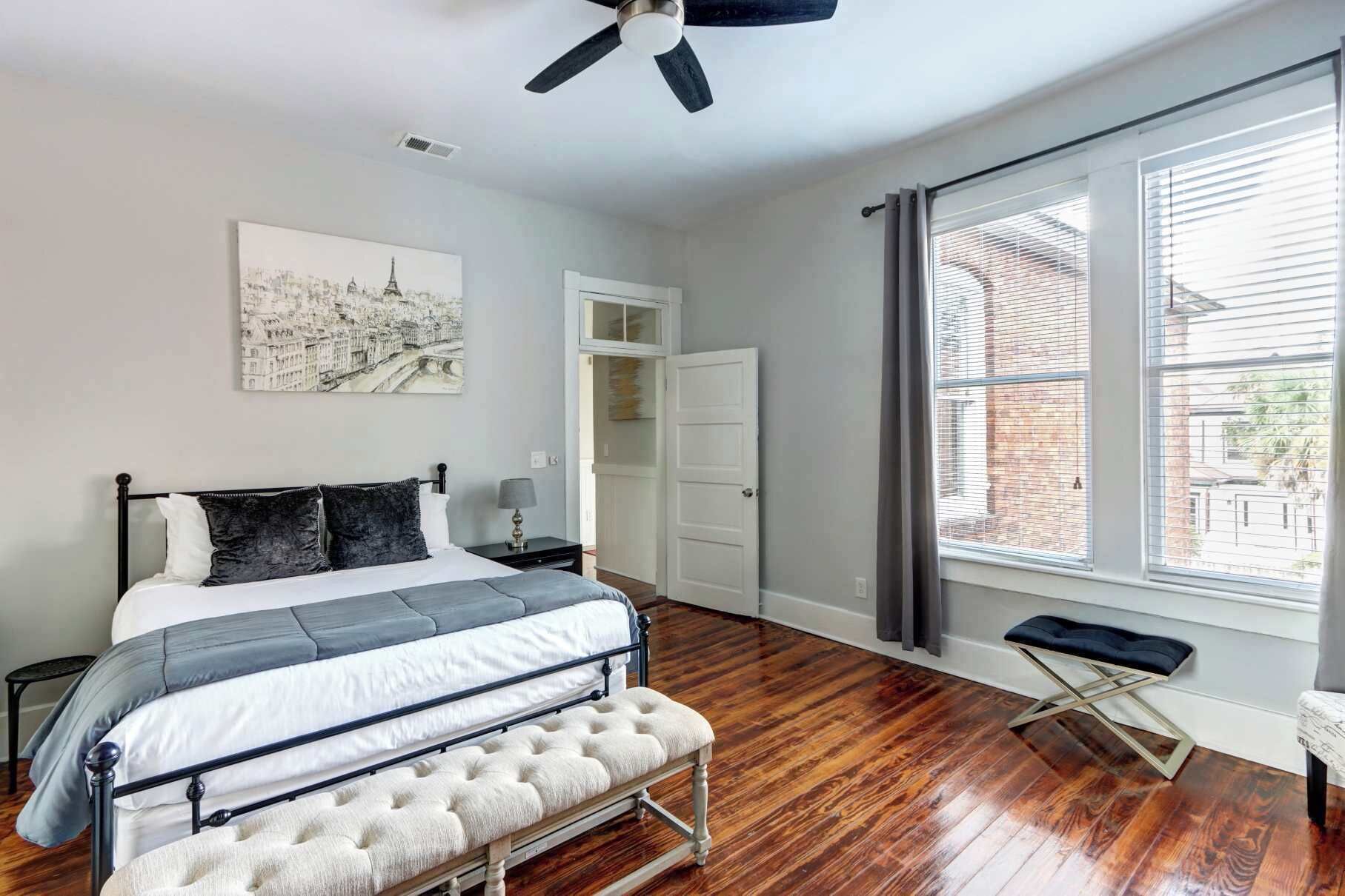 2 bedrooms, iron/ironing board, internet, bed sheets