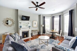 Living area - Victorian Upstairs Retreat | Near Forsyth Park (Savannah)