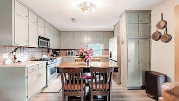 Micro-ondes, four, plaque de cuisson, lave-vaisselle