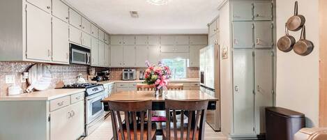 Mikrowelle, Ofen, Herdplatte, Geschirrspüler