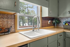 Micro-ondes, four, plaque de cuisson, lave-vaisselle