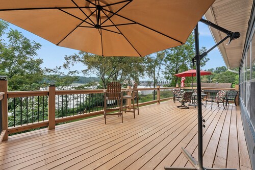 Peaceful, Lake Mitchell Home 5-bedroom house with charm + Wifi in Clanton