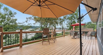 Peaceful, Lake Mitchell Home 5-bedroom house with charm + Wifi in Clanton