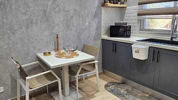 Villa, 5 Bedrooms, Smoking, Private Pool | Dining