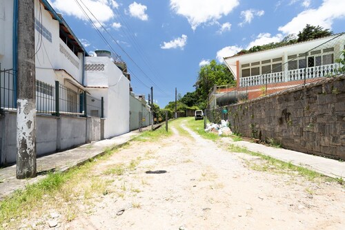 Casa c Garagem e Varanda a 400 m do Museu Imperial
