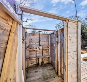 Property grounds - Modern 3 Bedroom Harwich Retreat, Dog-Friendly, 1 mi to Little Pleasant Bay (Harwich)