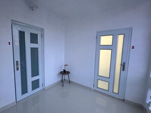 Interior - 5 Mins to Airport Apt 2 | Cozy Studio with 2 Queen Beds (Carolina)