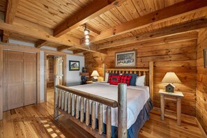 4 habitaciones, tabla de planchar con plancha, wifi y ropa de cama 