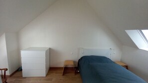 2 chambres, fer et planche à repasser, accès Internet, draps fournis