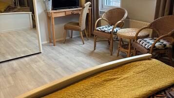 4 bedrooms, iron/ironing board, free WiFi, bed sheets