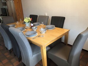 Dining - House for rent in the Netherlands in DE KWAKEL, 18 km from AmsterdamKeukenhof (de kwakel)