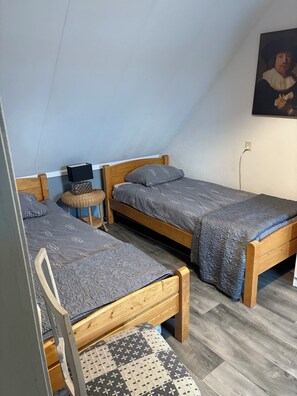 4 chambres, fer et planche à repasser, Wi-Fi gratuit, draps fournis