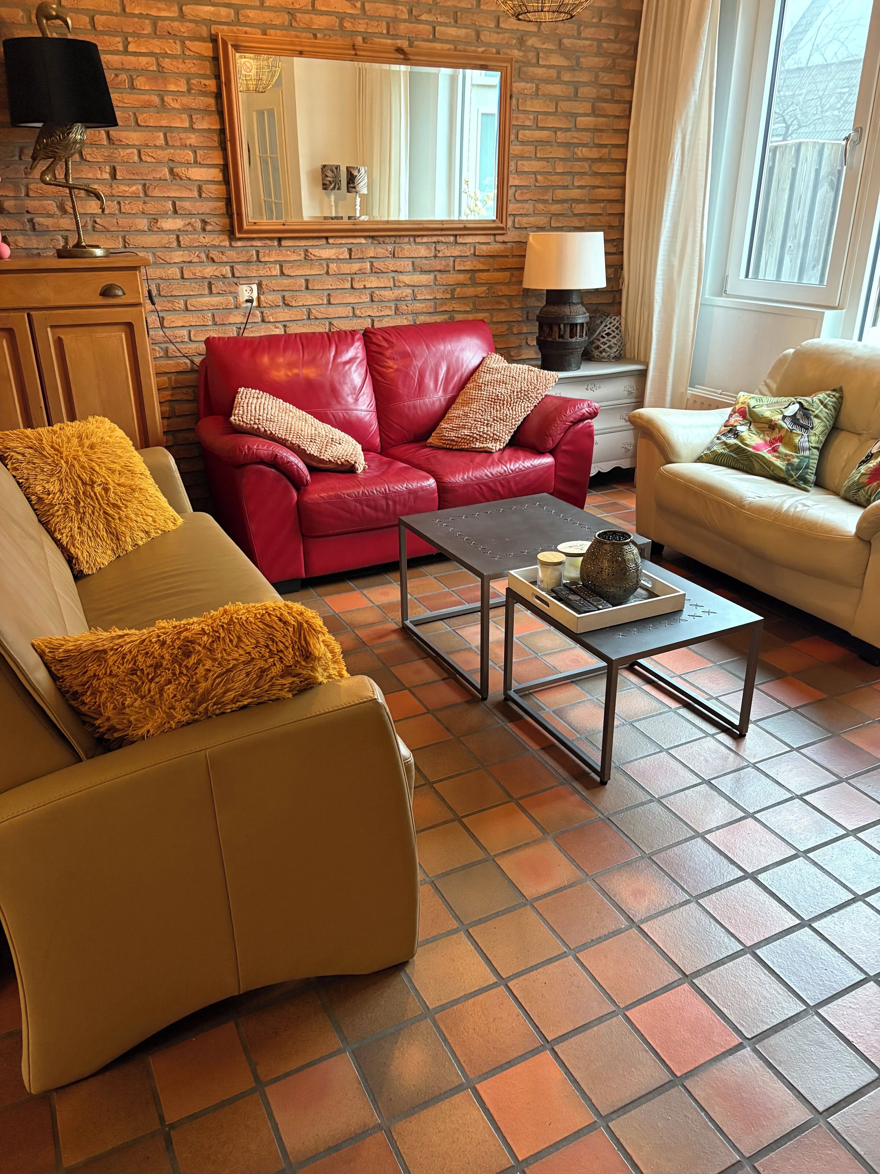 Smart TV, DVD player, books