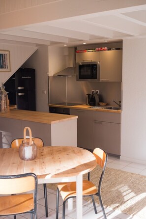 Private kitchen - Lacanau Océan, house 6p, large terrace under the pines, golf, swimming pool & ocean (Lacanau)