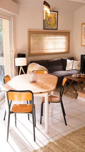 Dining - Lacanau Océan, house 6p, large terrace under the pines, golf, swimming pool & ocean (Lacanau)