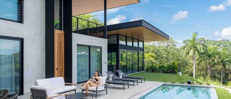 حمّام سباحة خارجي