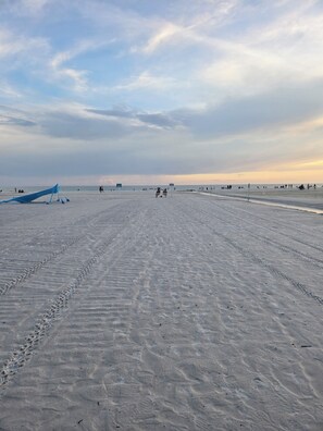 Am Strand, Liegestühle, Strandtücher