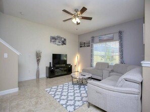 TV - Paradise Palms 3BR Townhome -Private Pool (Kissimmee)