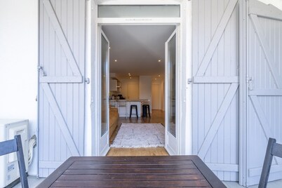 'New Duplex in City Center' Apartment – Ideal for Spa Guests with Balcony – Conciergerieland