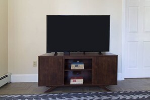 Interior - New to VRBO!  Awesome location downtown, closeby bars, restaurants + historic sites Walk Anywhere! (Boston)