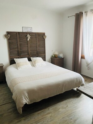 5 bedrooms, iron/ironing board, WiFi, bed sheets - Charming villa in Provence, calm and relaxation for 10 people (Carpentras)