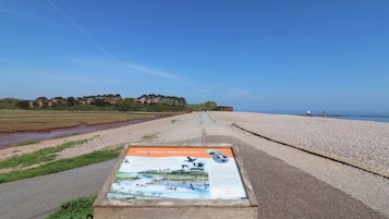 Una spiaggia nelle vicinanze