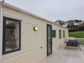 Outdoor dining - Gorse Hill 211 (Exmouth)