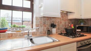 Cookware/dishes/utensils