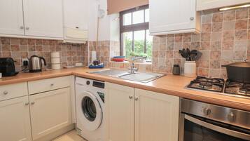 Cookware/dishes/utensils