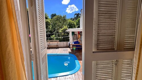 Casa com Piscina, Churrasqueira e Mesa de Bilhar