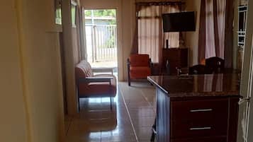 Comfort Townhome, Patio | Living area