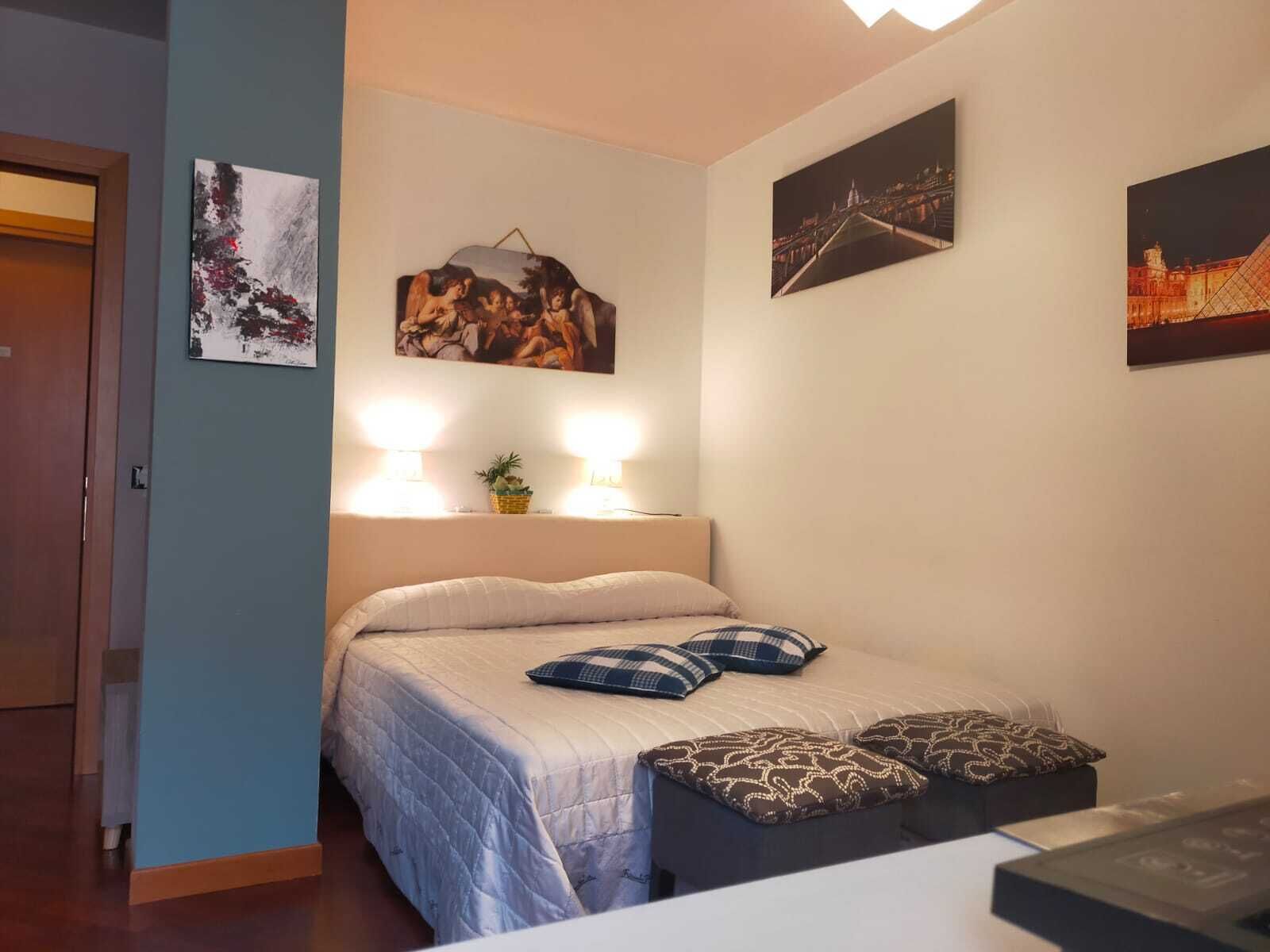 1 habitación, tabla de planchar con plancha, wifi y ropa de cama 