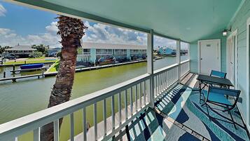 Condo (2 Bedrooms) | Front of property