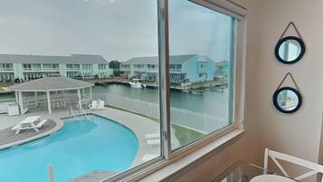 Condo (2 Bedrooms) | Property amenity