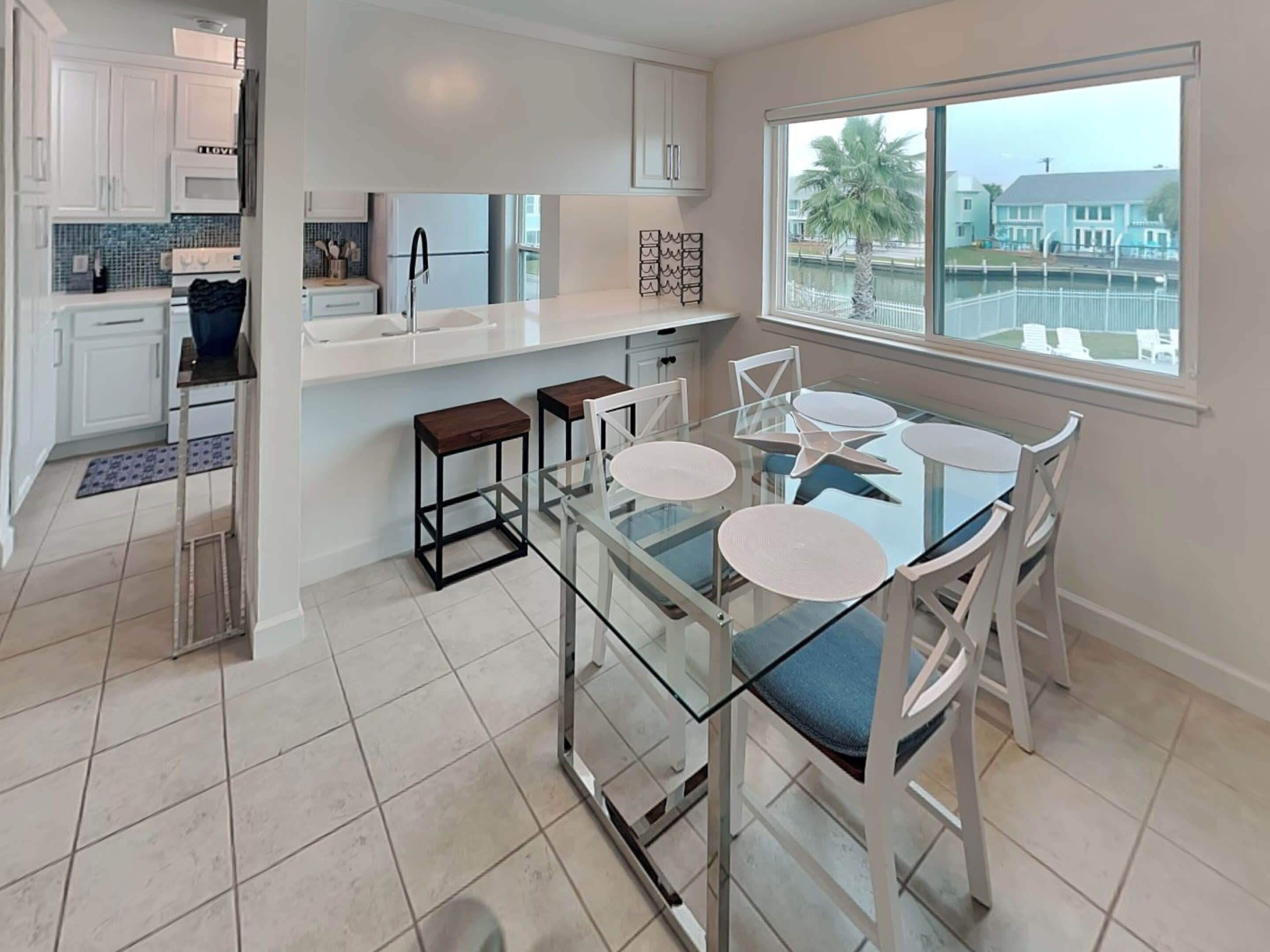 Condo (2 Bedrooms) | Property amenity