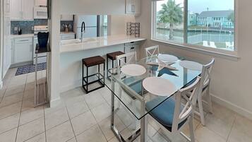 Condo (2 Bedrooms) | Property amenity