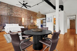 Dining - 1BR/1BA Downtown Suite with Jacuzzi Soaking Tub (Wilmington)