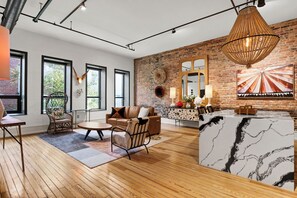 TV - Unique Historic Downtown Penthouse Featuring Two Private Suites (Wilmington)