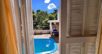 Casa com Piscina Churrasqueira e Mesa de Bilhar