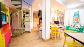 พื้นที่เล่นสำหรับเด็ก