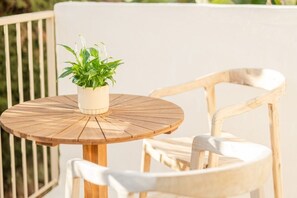 Outdoor dining - Studio BALI (Biot)