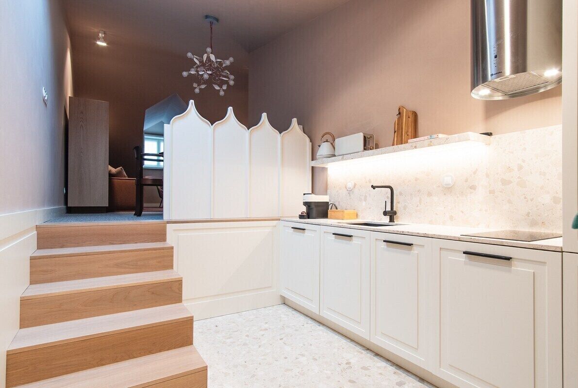 Fridge, stovetop, dishwasher, electric kettle