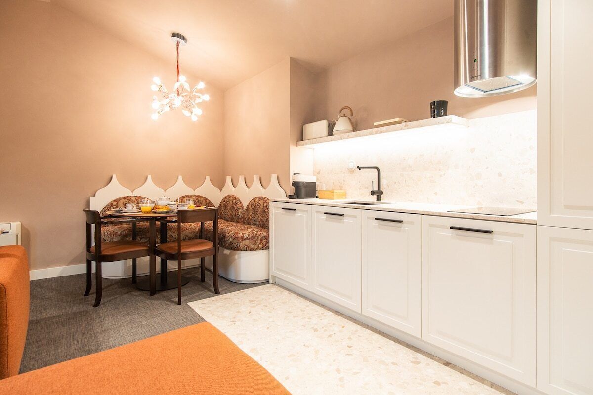 Fridge, stovetop, dishwasher, electric kettle