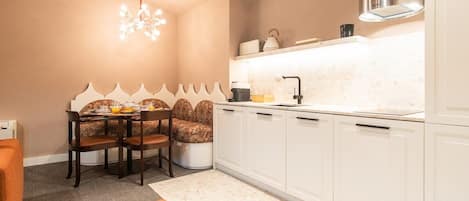 Fridge, stovetop, dishwasher, electric kettle