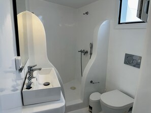 Hair dryer, towels, soap, toilet paper - Akrotiri Castle View (Santorini)