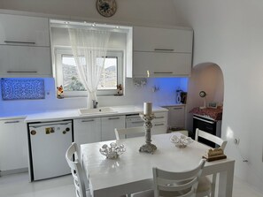 Dining - Akrotiri Castle View (Santorini)