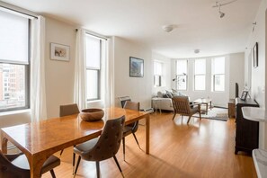 Interior - Newly renovated!  Laundry in Building - Keyless entry - Perfect for Business or Medical Tourism (Boston)